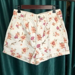 🌸 American Eagle Floral Mom Shorts 🌸